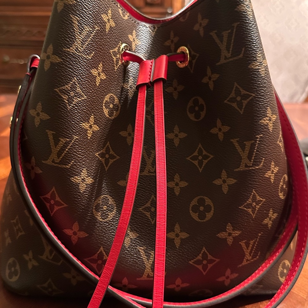 Louis Vuitton Brown and Red Monogram Shoulder Bag - Picture 3 of 8